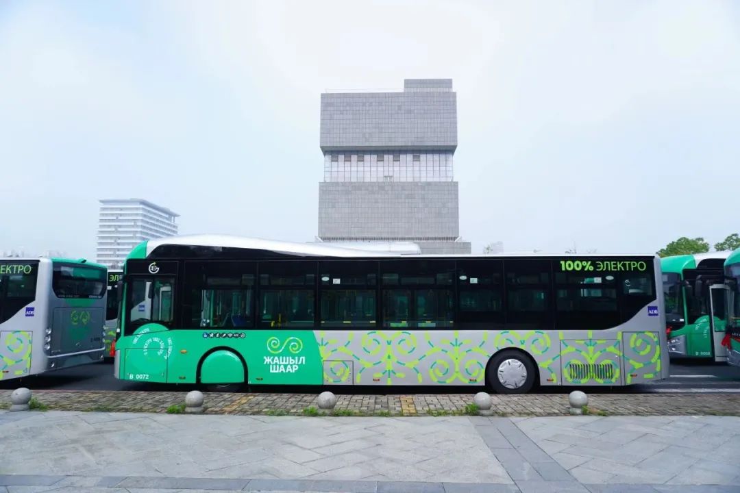 中亚市场再突破!120台新能源客车批量出口吉尔吉斯斯坦(图1)