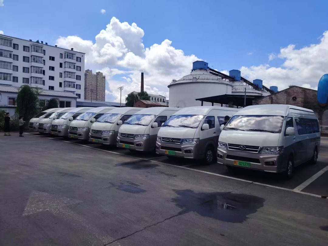 金龙纯电动轻型客车批量交付黑龙江！(图3)