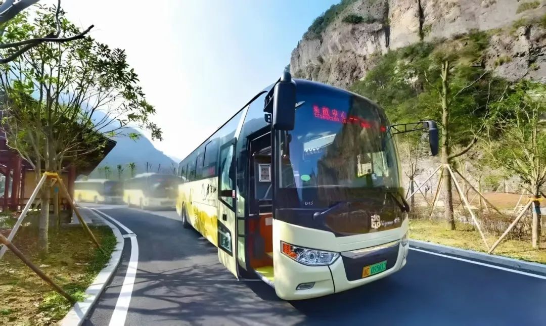 再次交付！中通新一代纯电动旅团客车驶入雁荡胜境(图2)