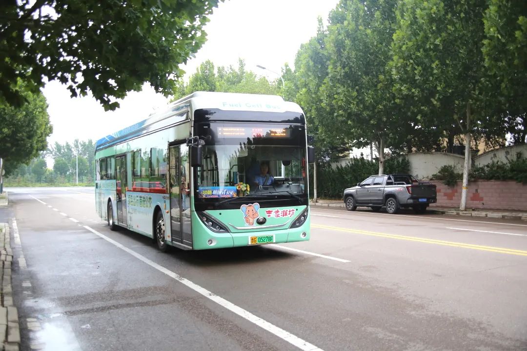 潍坊：1600辆公交车！变身流动文化风景线(图3)