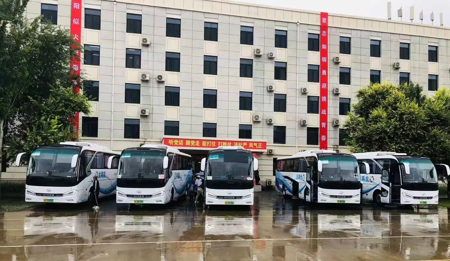 国企担当！超260台海格客车高标准护航九三阅兵(图1)