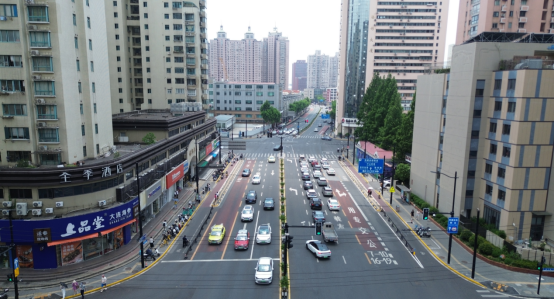 出行体验升级！上海公交站台悄悄变身.....(图1)