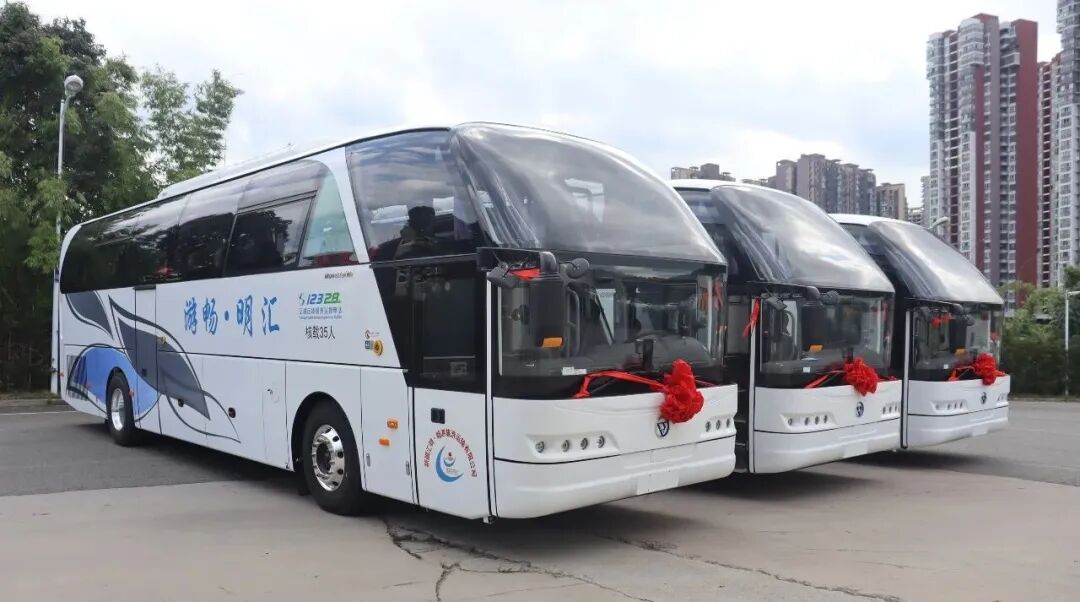新疆再度迎来客车批量交付！谁家车？(图1)