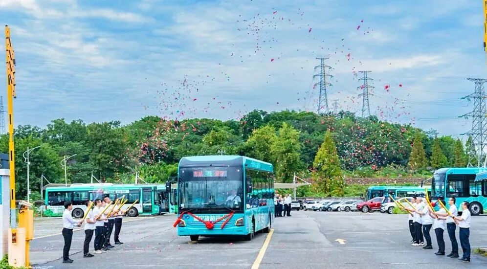 遂宁市主城区40辆新能源公交车暨K1旅游快线投运仪式隆重举行(图1)