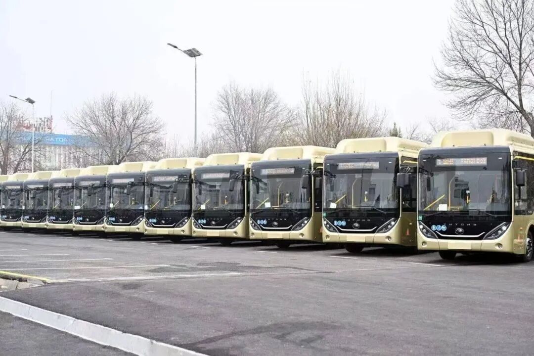 52辆!宇通天然气公交车海外批量交付,总统亲临视察(图1) 52辆!宇通天然气公交车海外批量交付,总统亲临视察(图1)