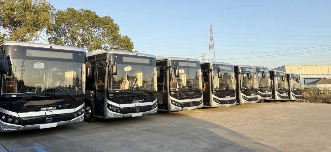 奇瑞万达瑞达E8L低地板公交再赴昆山,绿色出行更省心(图1) 奇瑞万达瑞达E8L低地板公交再赴昆山,绿色出行更省心(图1)