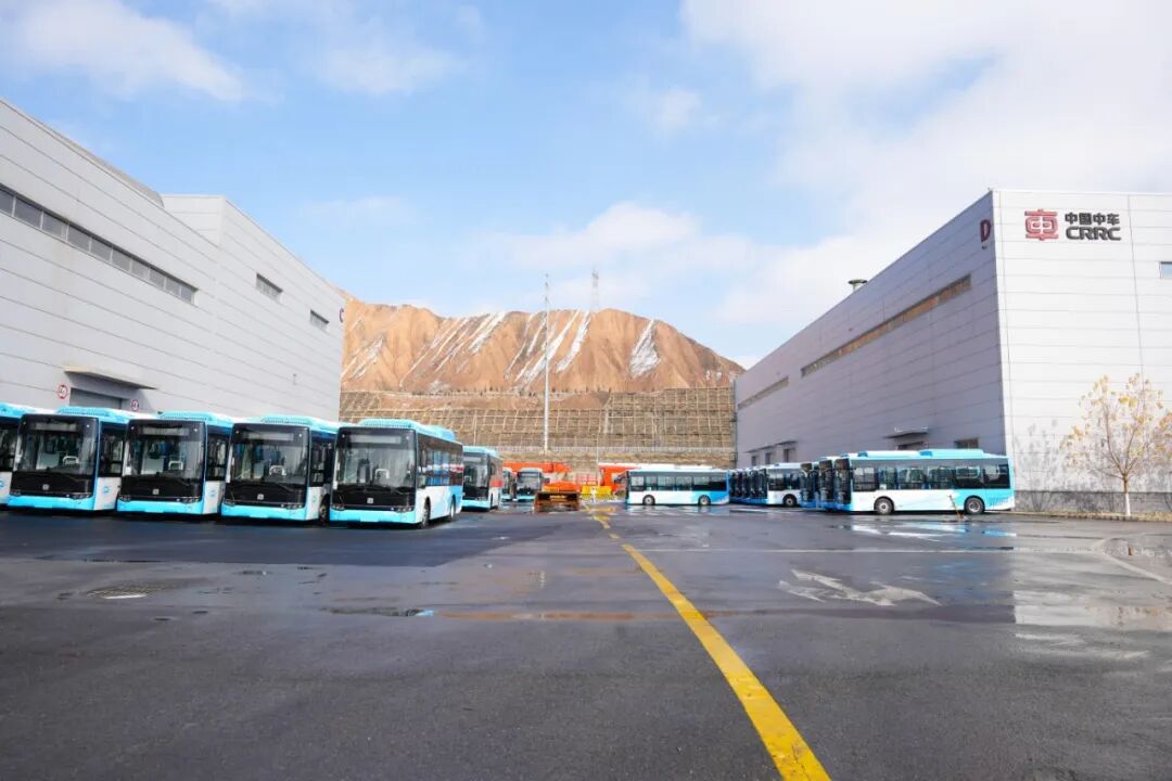 400辆中车纯电动公交车驶向兰州街头(图1)