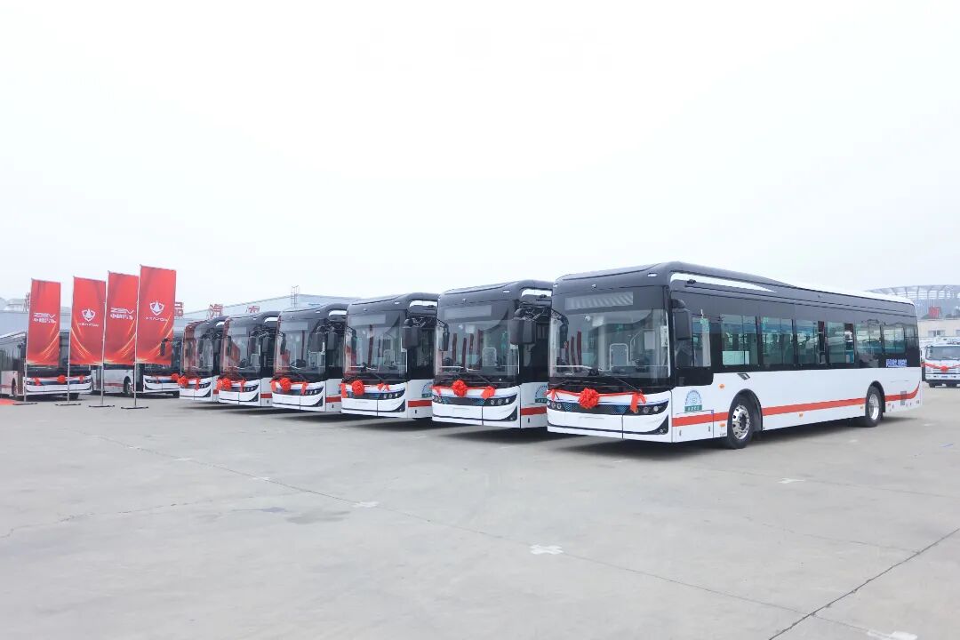 24台新能源公交车顺利交付成都!助力绿色公交发展(图1) 24台新能源公交车顺利交付成都!助力绿色公交发展(图1)