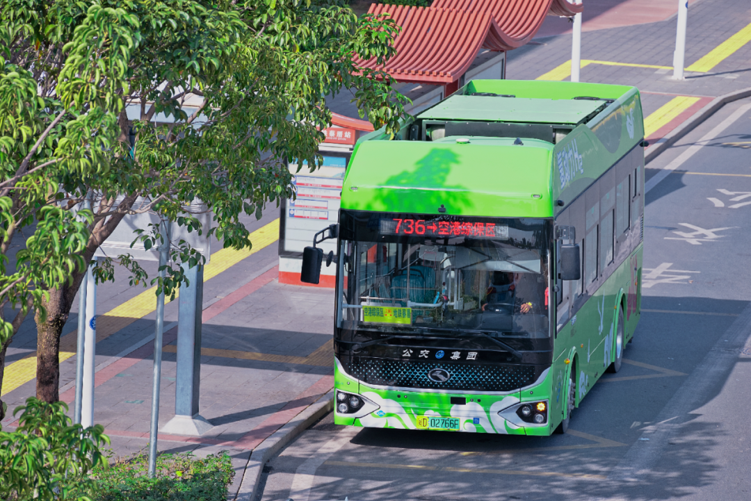 金龙氢燃料公交领跑绿色出行新赛道 助力厦门氢能公交示范线路运行(图1)